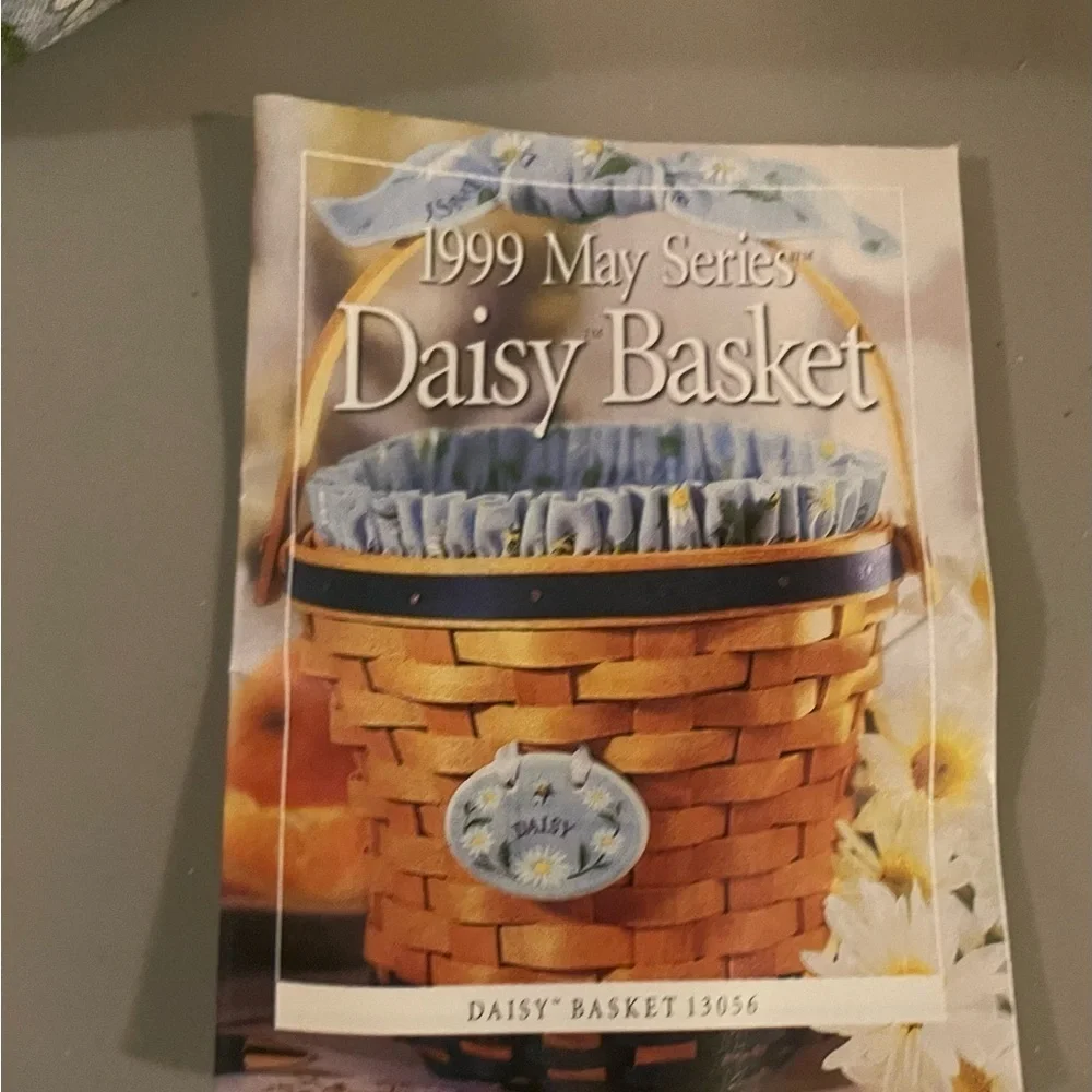 1999 Longaberger Daisy Basket With Daisy Liner Protector and Tie On